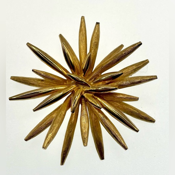 Vintage 50s Signed Boucher Gold Tone Textured Polished Starburst Brooch Pin MCM - Picture 11 of 11